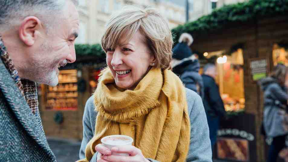 Comment faire des rencontres à 70 ans ?